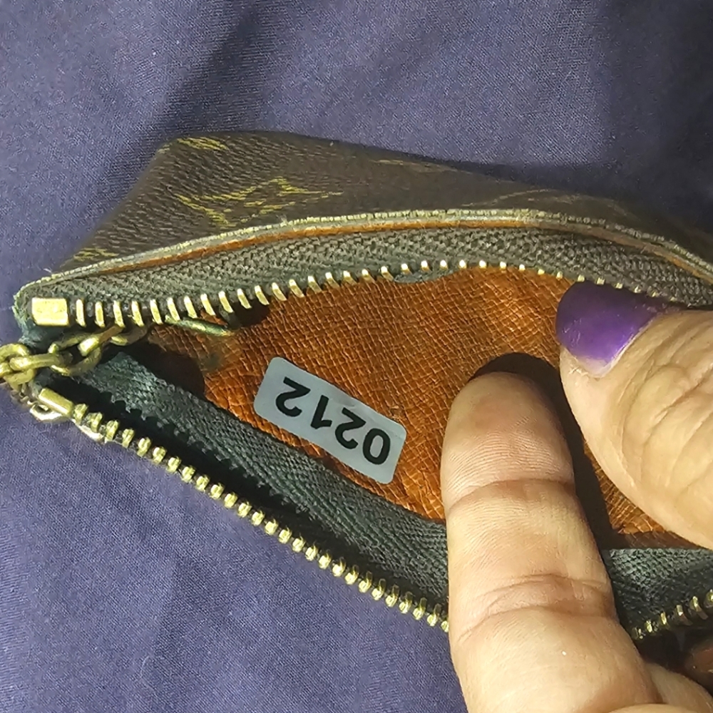 Authentic Louis Vuitton Key Pouch - Picture 2 of 7